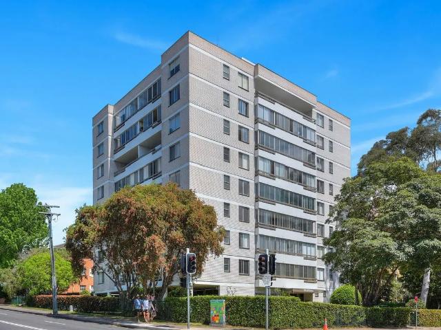 Renovated Sixth Floor Apartment Opposite Burwood Westfield