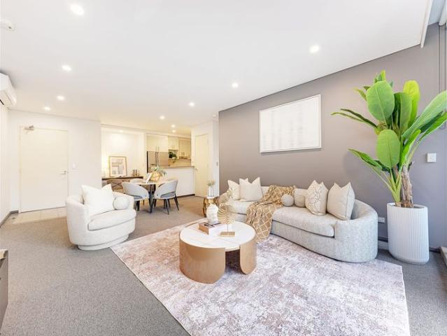 RENOVATED SPACIOUS 2 BEDROOM APARTMENT READY TO MOVE IN