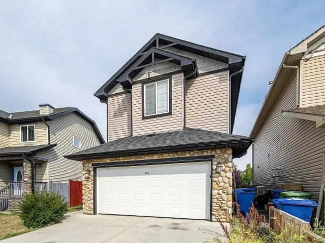 Renovated Spacious 4 Bed Single Family w/Garage in Airdrie SW |Quiet Cul de Sa — 4 Bedrooms Main Floor