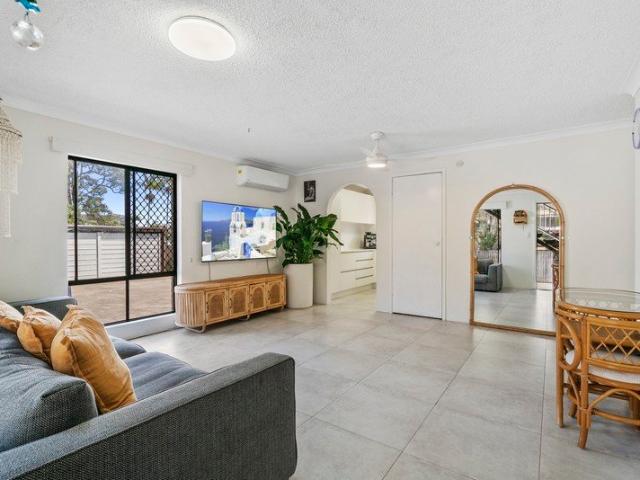 Renovated, Spacious Ground Floor & Ready to Impress