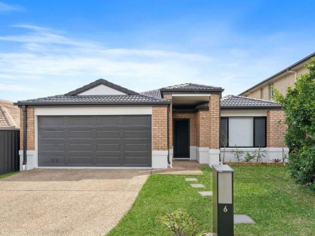 Renovated, spacious family living in a quiet culdesac