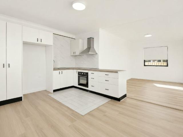 Renovated Spacious Flat, Including Outgoings !