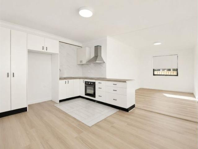 Renovated Spacious Flat, Including Outgoings !