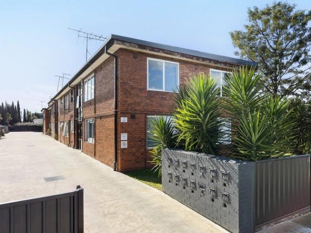 RENOVATED, SPACIOUS & READY TO MOVE STRAIGHT IN!