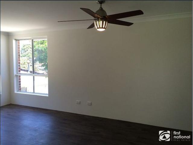 Renovated split level townhouse close to CBD