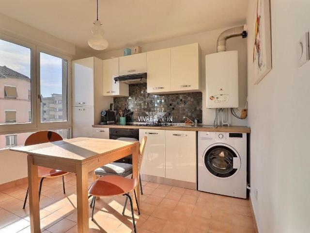 Renovated studio at Station Hénon, Lyon Amsterdam Apartments for Rent