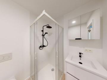 Renovated studio with terrace!