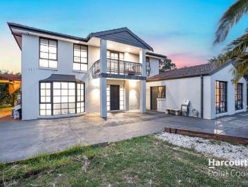 Renovated Stunner on a 923m2 block in Central Hoppers Crossing !