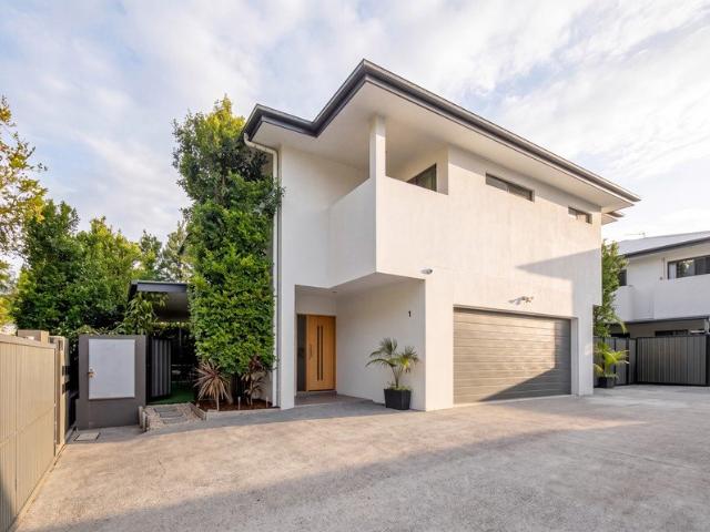 Renovated Standalone Home In A Boutique Gated Complex