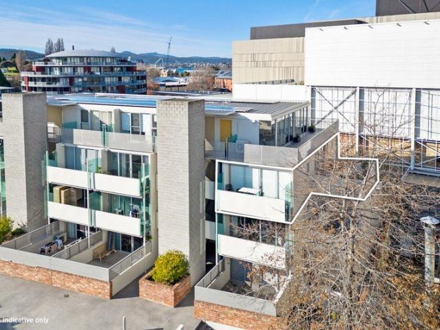 Renovated sub penthouse living in the heart of Hobart