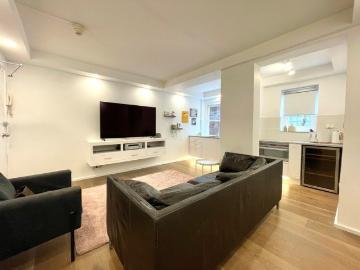 Renovated Paddington Apartment in an Unbeatable Lifestyle Location