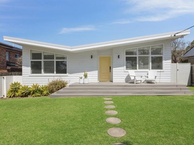 Renovated Palm Springs style home basks in north aspect
