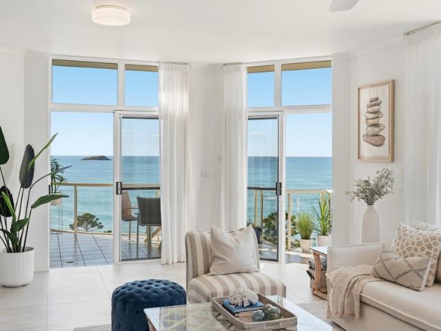 Renovated Penthouse Apartment Where the Ocean Takes Centre Stage