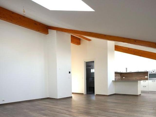 Renovated penthouse – volume and character – Réchy