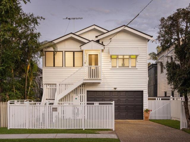 Renovated Queenslander Opposite Kedron Brook Parklands
