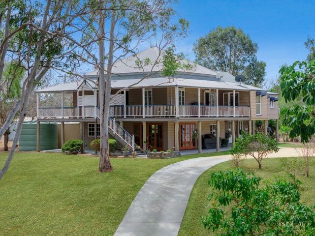 Renovated Queenslander at the Doorstep to Calliope River!