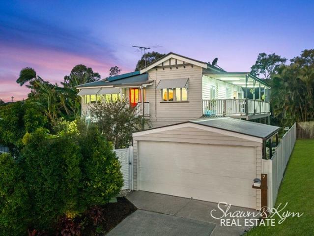 Renovated Queenslander, Genuine Dual Living, Incredible City Views