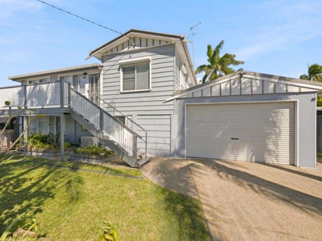 Renovated Queenslander: Pool & Parking