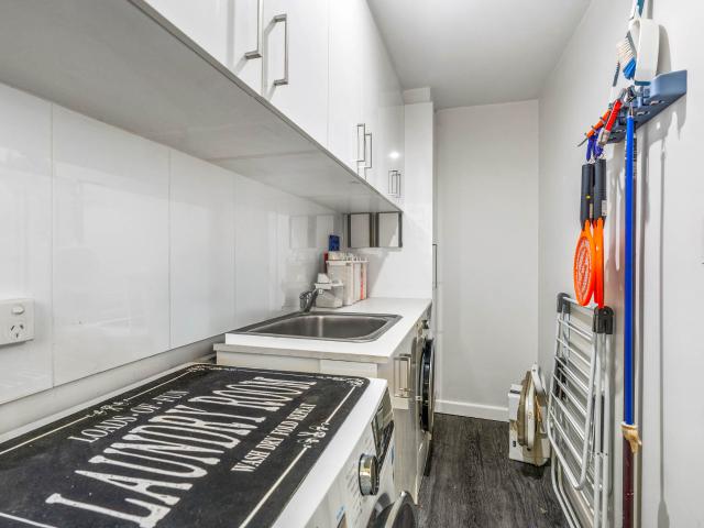 Renovated Queenslander with Water Views & Dual Street Access