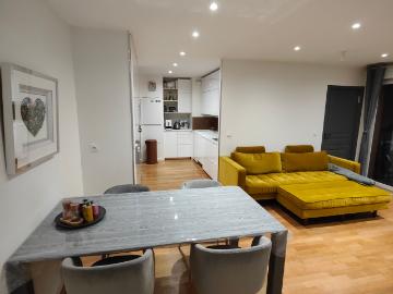 Renovated quiet flat, ideal for teleworking or colleagues, on the edge of the Parc de la Tête d'Or