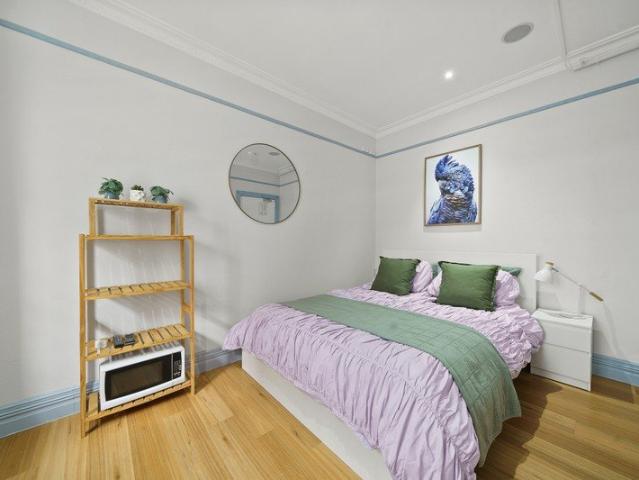 RENOVATED ROOM WITH PRIVATE SHOWER Sharing Large Fully equipped kitchen, living room and laundry include bills and internet