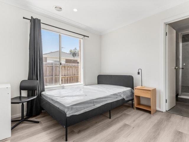 Renovated Rooming House in Wyndham Vale Stylish, Convenient, and Modern Living BILLS INCLUDED