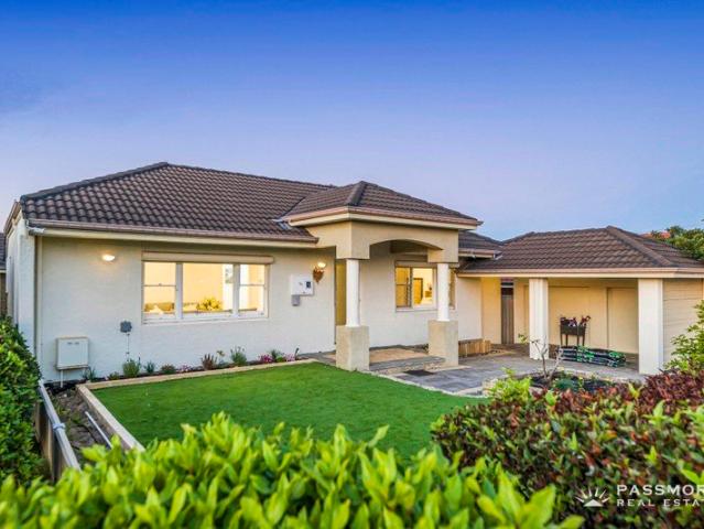 RENOVATED, RADIANT & SUPERBLY LOCATED!