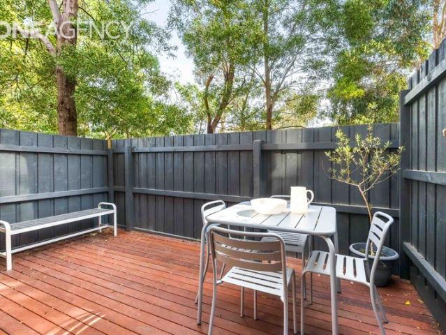 Renovated Retreat Backing onto Merri Creek Parklands