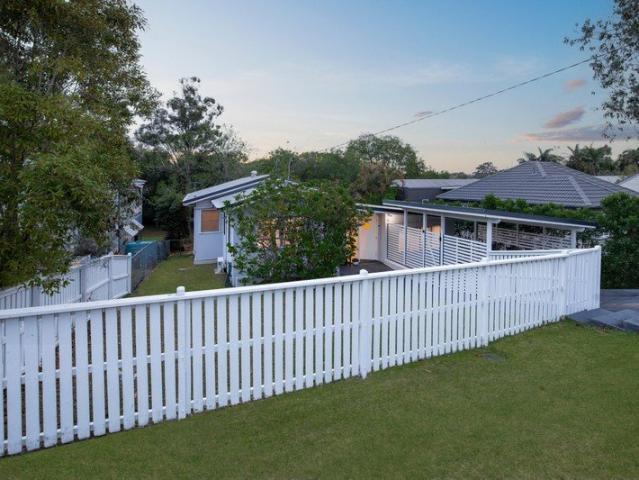 Renovated & Ready to Enjoy 607m2 Parkside Setting