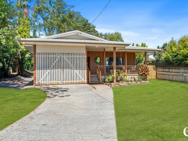 RENOVATED RED BRICK CHARM ON 854m2, CENTRE ZONED!