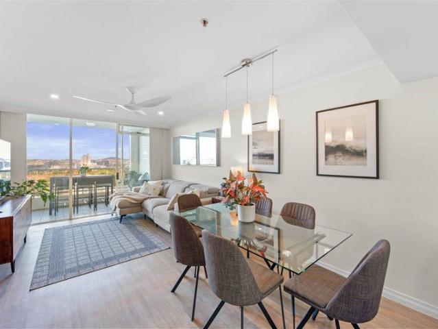 Renovated Riverfront Luxury on Brisbane's Most Prestigious Boulevard