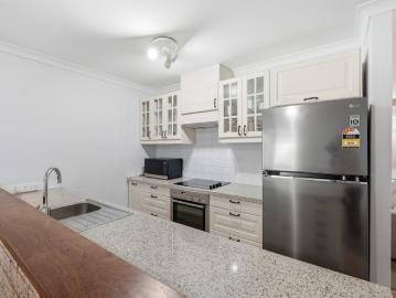 Renovated Riverside Villa in Rossmoyne Senior High School Zone
