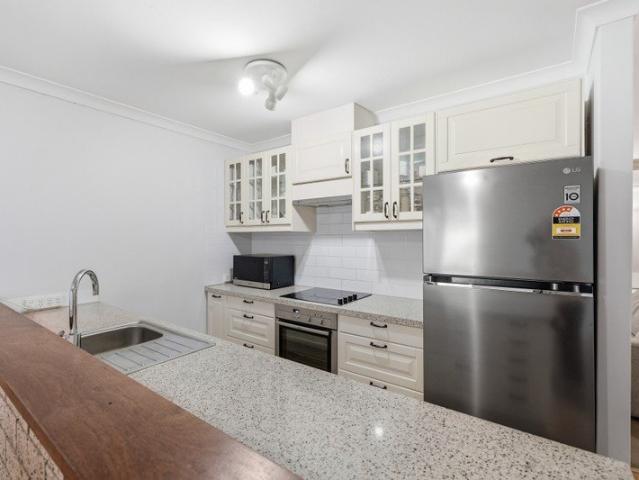 Renovated Riverside Villa in Rossmoyne Senior High School Zone