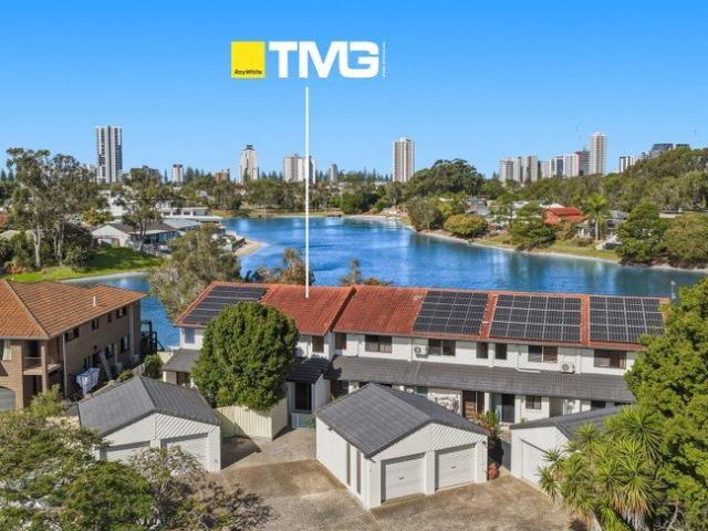 Renovated Waterfront Living In The Heart Of Burleigh Waters
