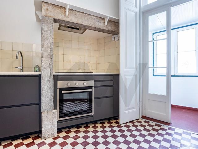 Renovated with Style: 2 Bedroom + 1 Apartment just 10 minutes from Carcavelos Beach
