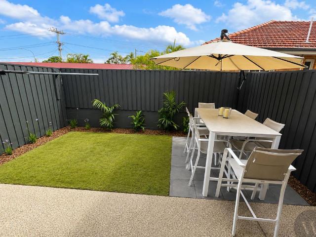 Renovated Townhouse Only 200m to Clayfield Station