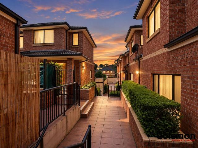 Renovated Townhouse At The Rear of Complex