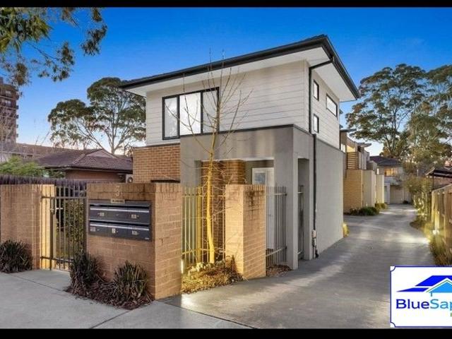 Renovated Townhouse At Top Location