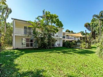 Renovated Townhouse by The Bingil Bay Cafe !