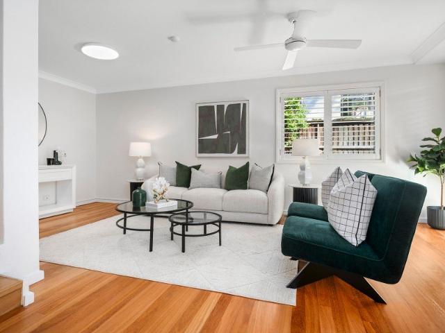 Renovated Townhouse Close to Everything