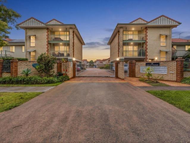 Renovated Townhouse in a Secure Gated Complex