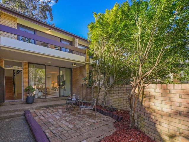 Renovated Full BrickTownhouse in a Peaceful Rear Position
