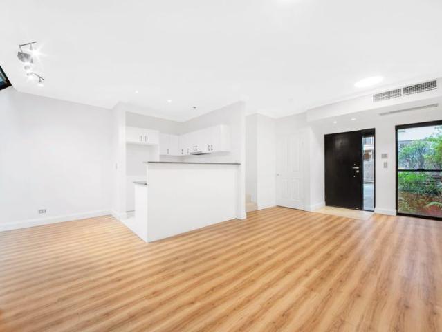 Renovated Townhouse in Convenient Location