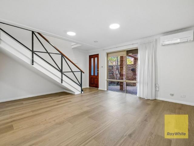 RENOVATED TOWNHOUSE IN GREAT LOCATION