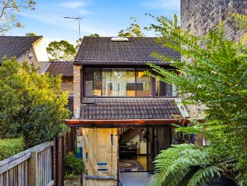 Renovated Townhouse in Lush and Leafy Locale