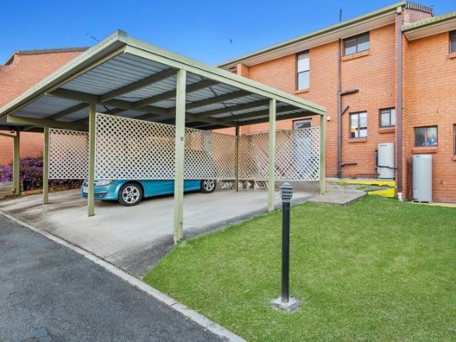 Renovated Townhouse in Prime Springwood Location!