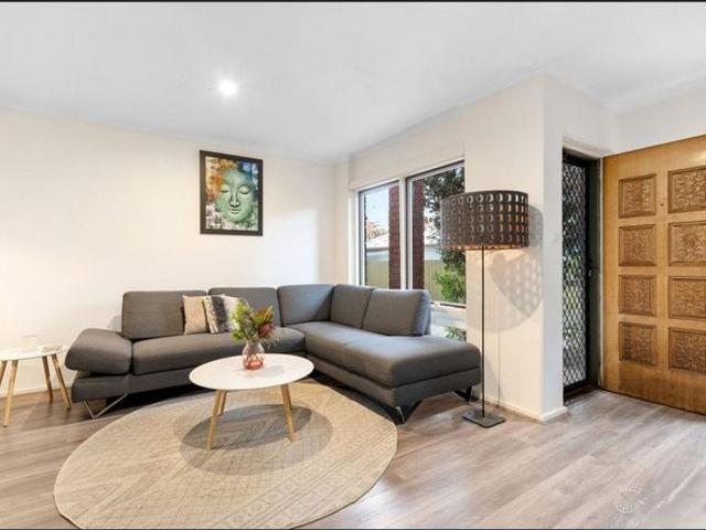 Renovated Townhouse is great location!
