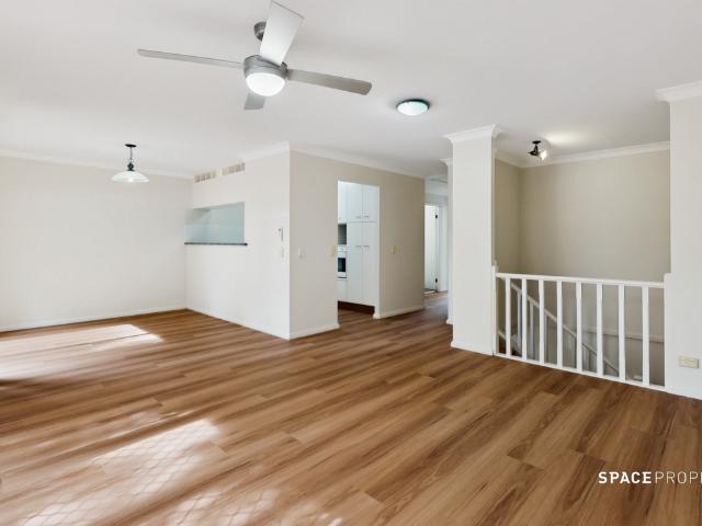 Renovated Townhouse Resort Style Living In Leafy Bardon