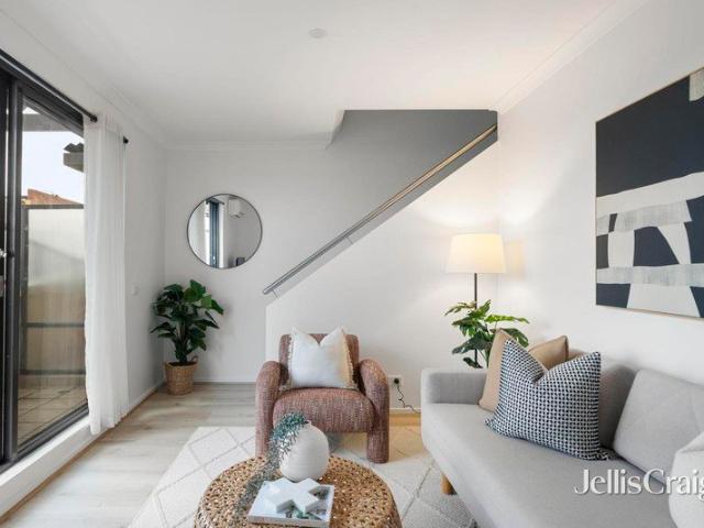 Renovated townhouse style apartment