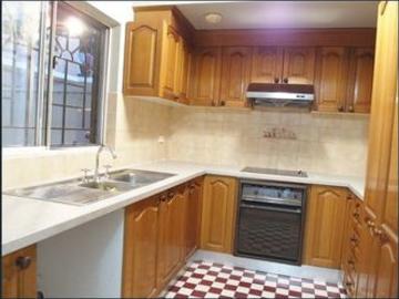 Renovated Townhouse Style Unit & 5 Minutes Walk to Train station